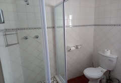 King/Twin En-suite with shower