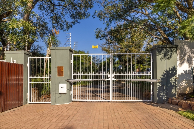 Entrance Gate (closed)