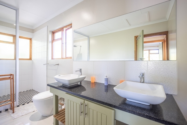 Flatlet bathroom