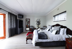 King Protea Guestroom