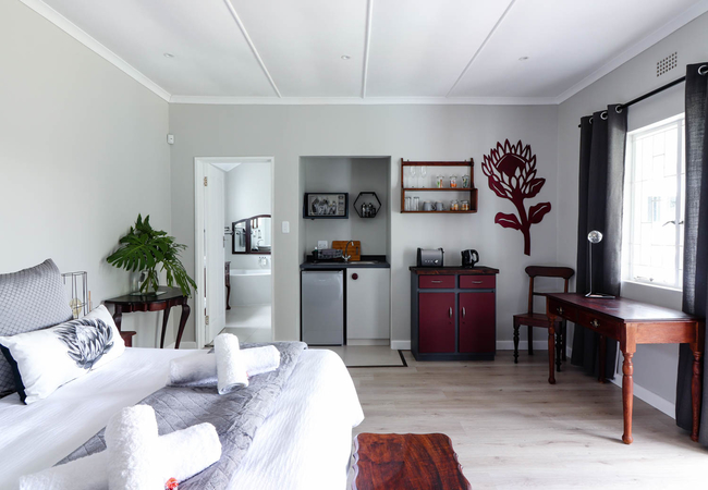 King Protea Guestroom