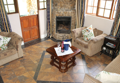 Mountain Facing Self-Catering Cottage - Pet-friendly!