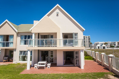 Beachfront Apartment at Summerseas