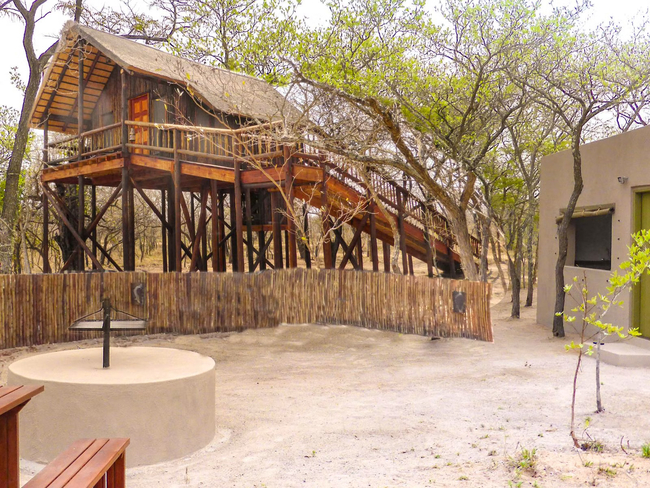 Kudu Tree House with Kitchen and Boma