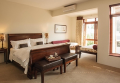 Casterbridge Hollow Boutique Hotel