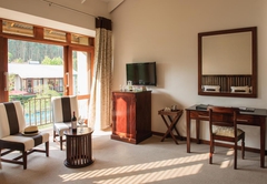 Casterbridge Hollow Boutique Hotel