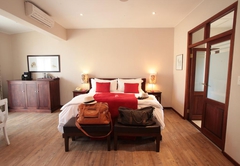 Casterbridge Hollow Boutique Hotel