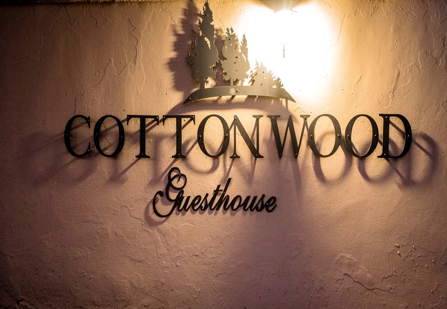 Cottonwood Guesthouse