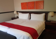 One Bedroom Suite Twin Bed 