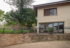 Ekhaya Guest House  