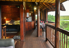 BATELEUR Eagle Luxury Cabin