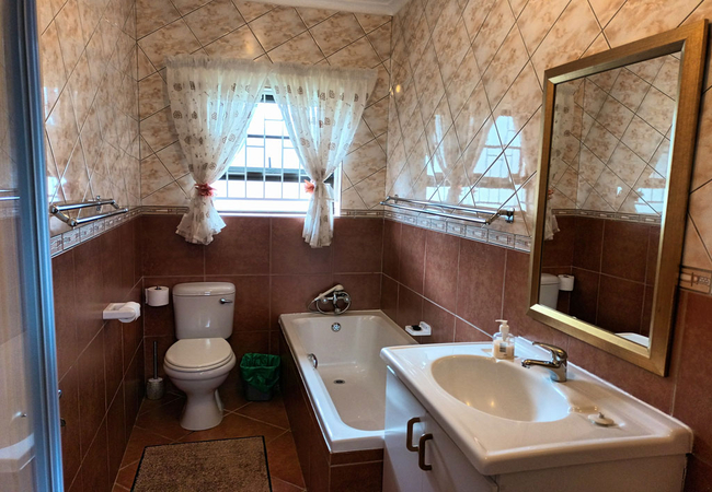 Room 1 bathroom