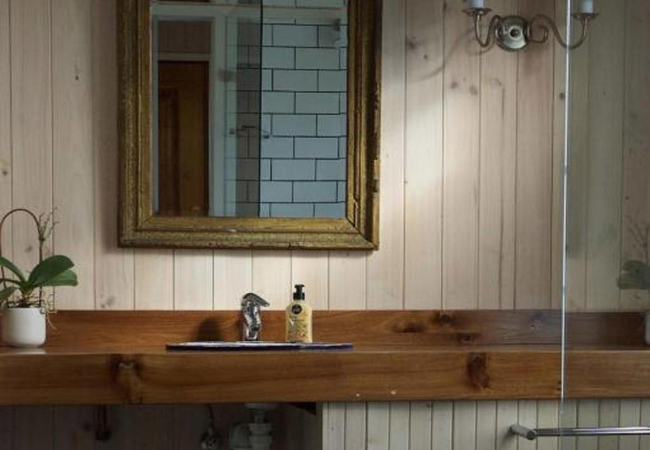 Forest View bathroom