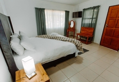 Deluxe Self-catering Queen Suite 12/13