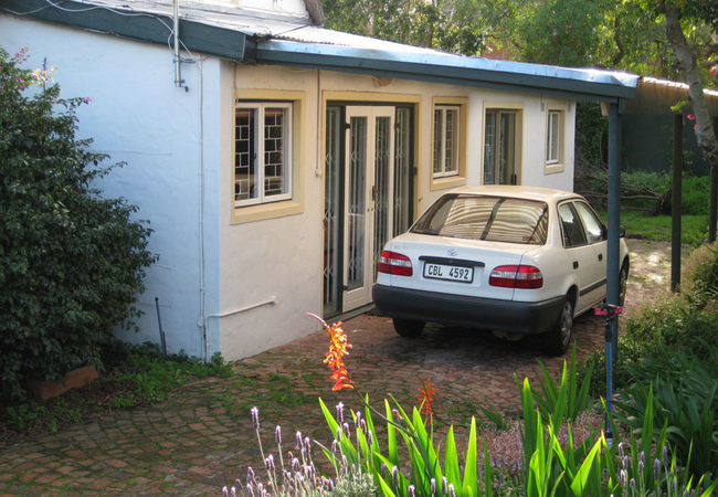 Car port Flame Lily