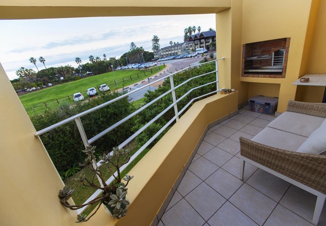 Balcony with BBQ / Braai