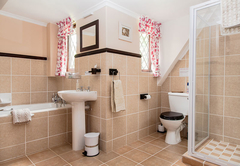 En-suite bathroom Room 2