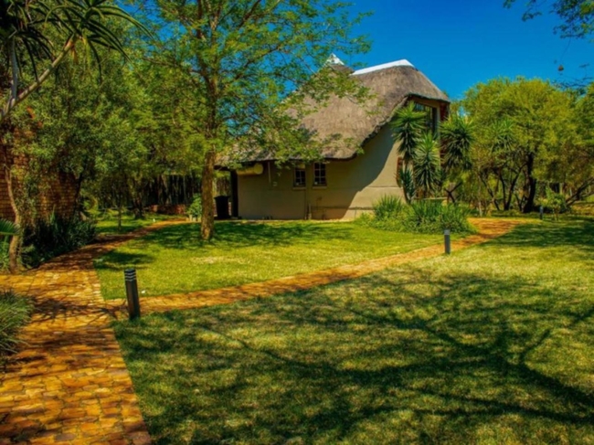 Mela Luxury Game Lodge