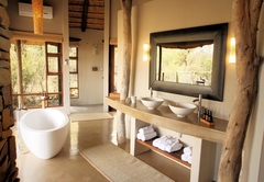 Nambiti Plains Private Game Lodge