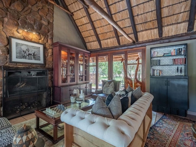 Ndlovu Safari Lodge