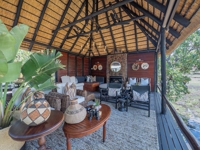 Ndlovu Safari Lodge