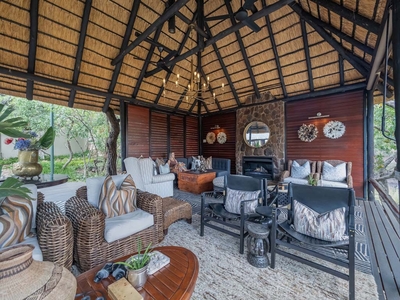 Ndlovu Safari Lodge