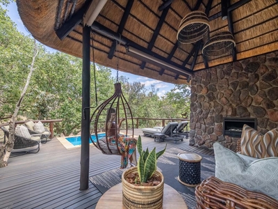 Ndlovu Safari Lodge