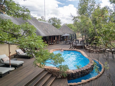 Ndlovu Safari Lodge