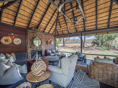 Ndlovu Safari Lodge