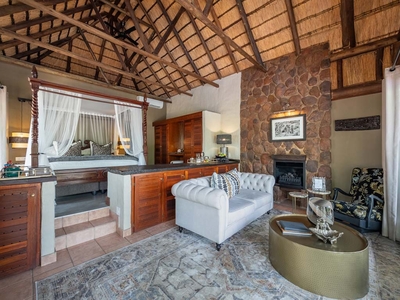 Ndlovu Safari Lodge