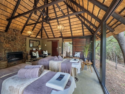 Ndlovu Safari Lodge