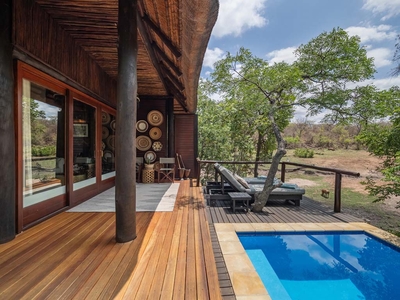 Ndlovu Safari Lodge