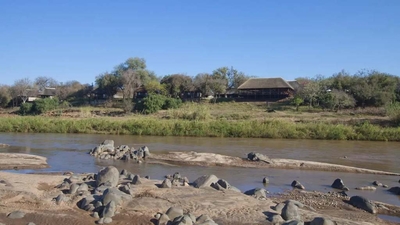 Nyati Safari Lodge