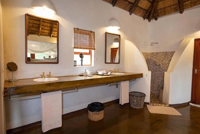 Nyati Safari Lodge