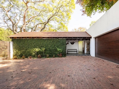 Picturesque Garden Villa