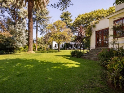 Picturesque Garden Villa