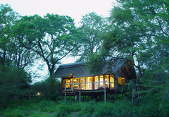 Rhino Post Safari Lodge