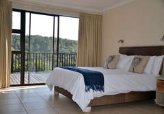 The Fish Eagle Main Bed