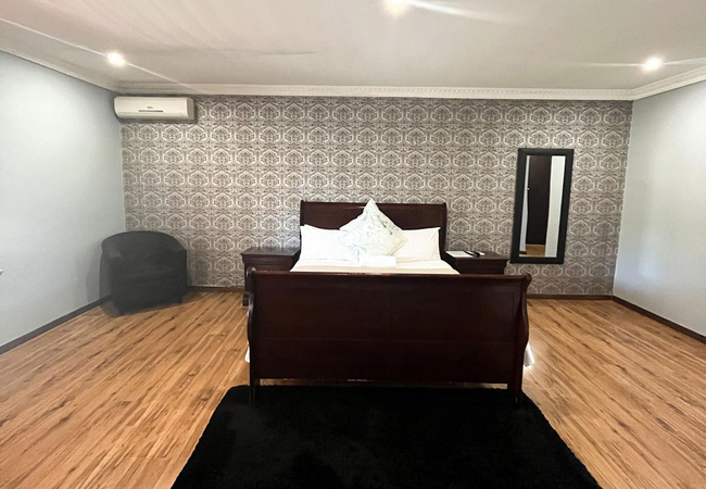 Executive Queen Room