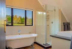 Stone Cottage - Bathroom