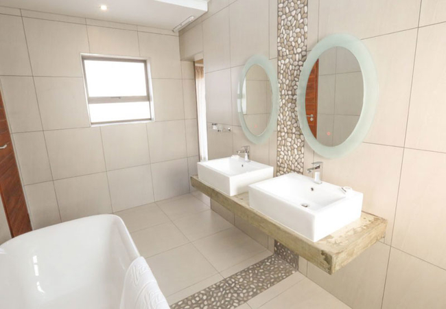 En-suite Bathroom