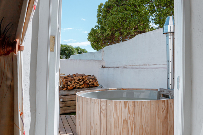 Lagoon View (Wood Fired Hot Tub)