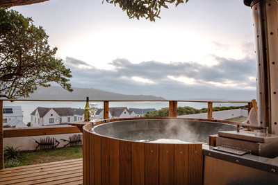 Panoramic Lagoon View (Wood Fired Hot Tub)