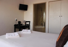 Deluxe Double Room with bath and shower