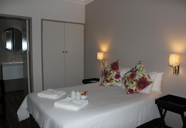 Deluxe Double Room with bath and shower