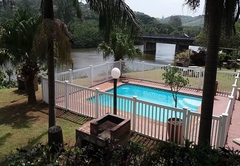 Tweni Waterfront Guest Lodge