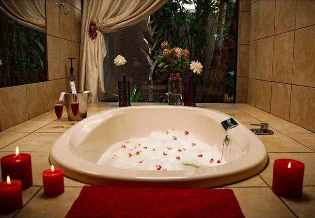 Honeymoon Suite