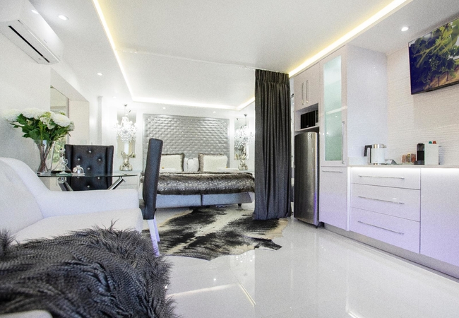 Silver Moon Suite