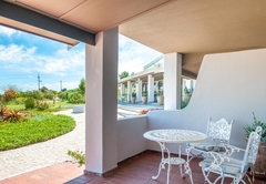 Superior Room with Garden and Mountain View