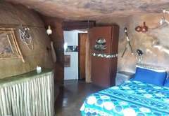 The Zulu Hut and Inkunzi Cave